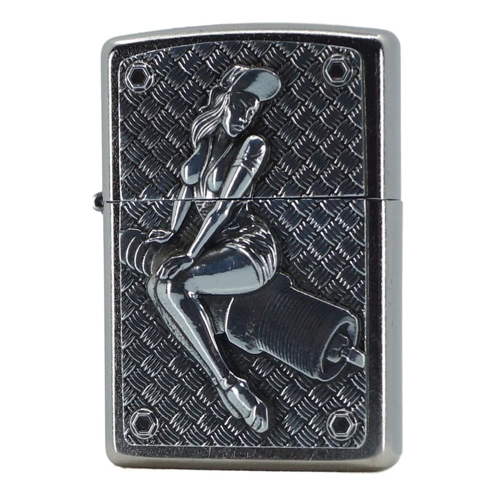Flicka på tändstift Zippo lättare