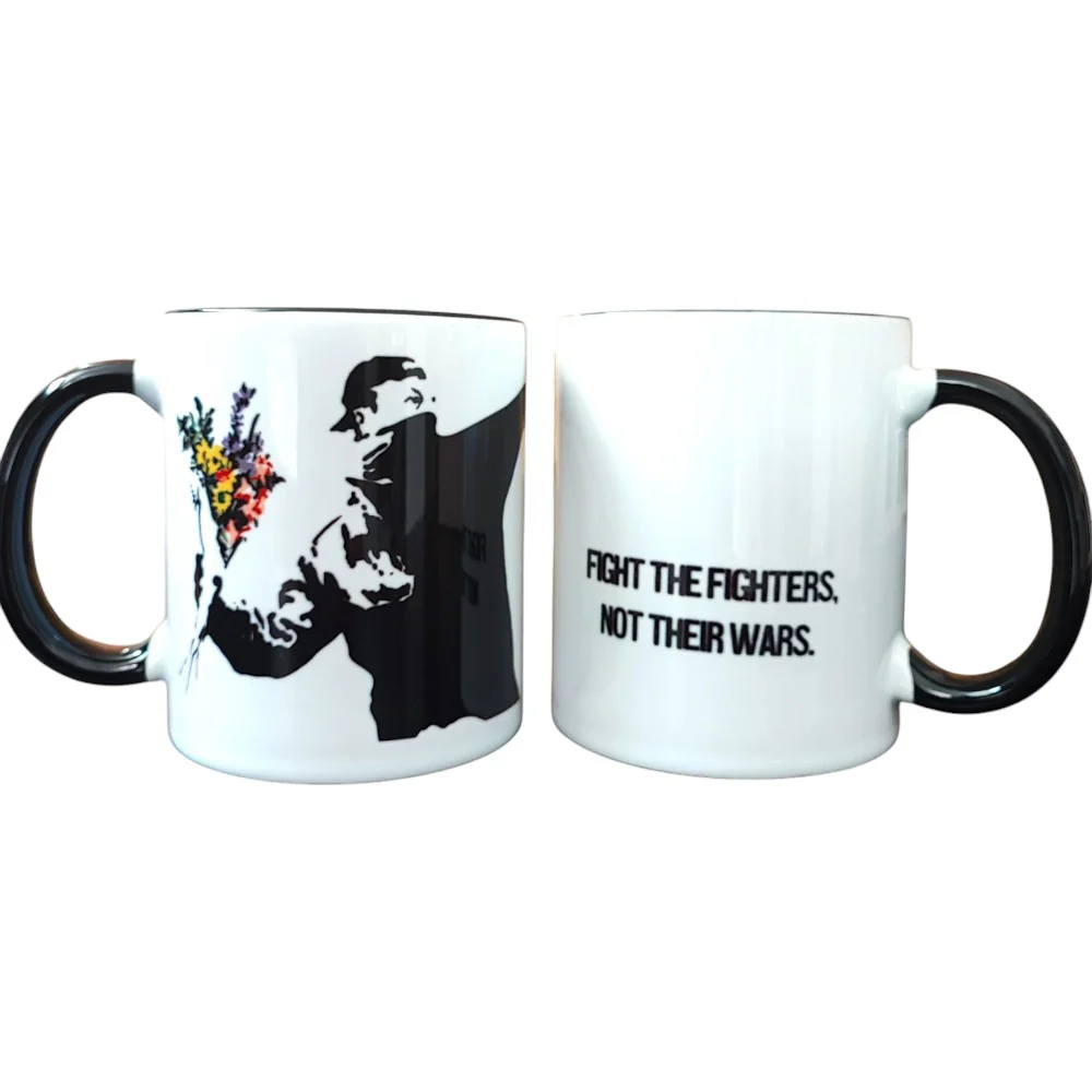 Banksy Keramikmugg 325ml – Blomsterkastaren