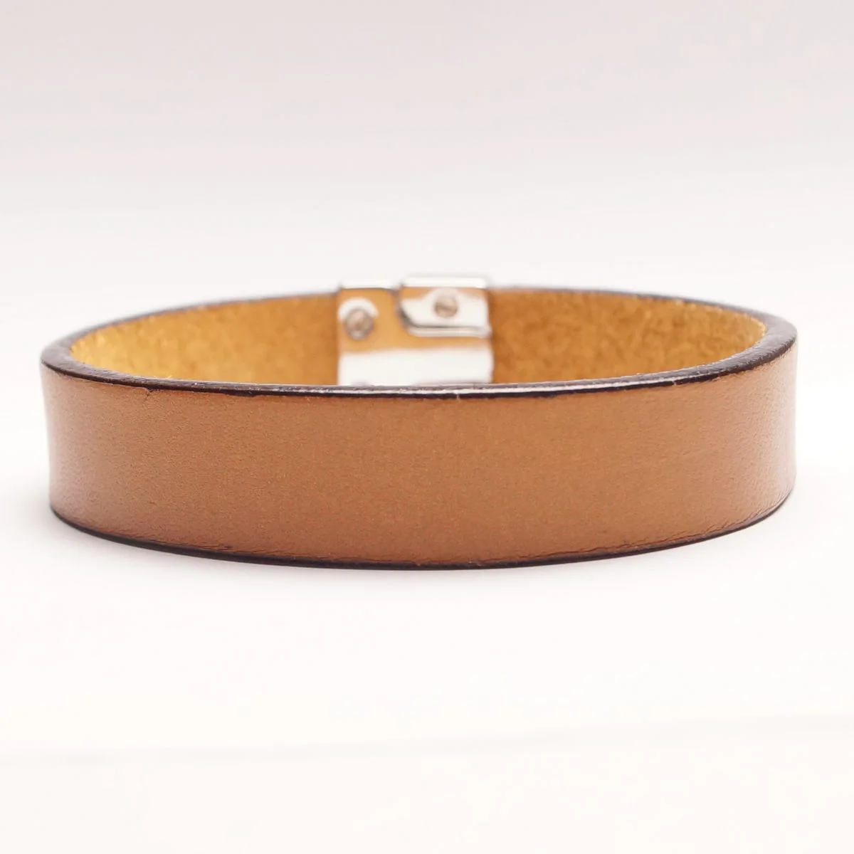 Enkelt läderarmband – Cognac